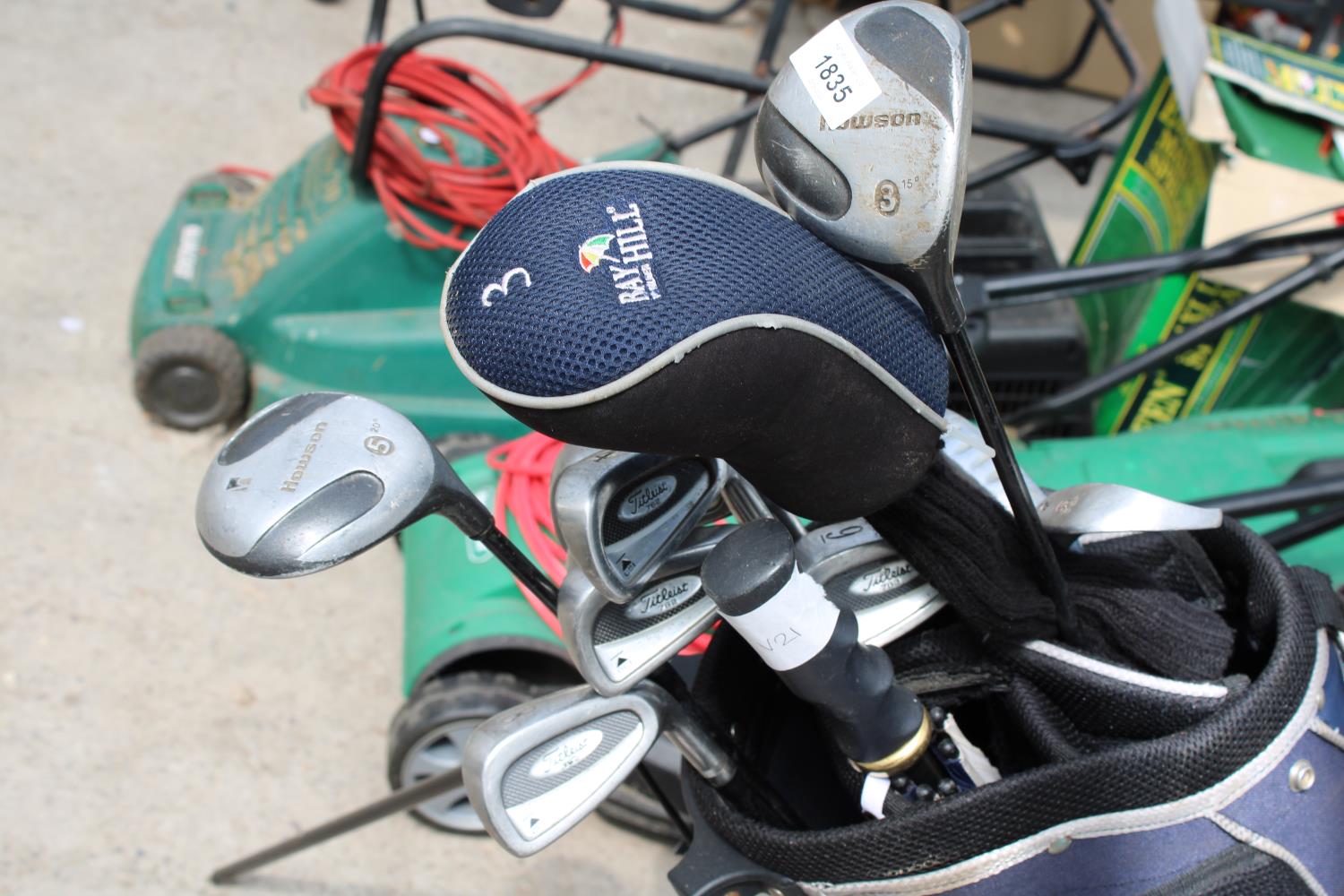 AN ULTRA GOLF BAG WITH AN ASSORTMENT OF GOLF CLUBS - Image 3 of 4