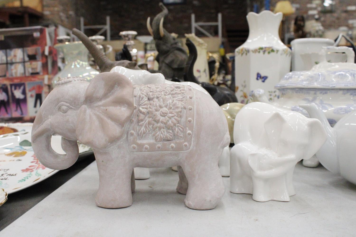 A COLLECTION OF ELEVEN ELEPHANT FIGURES INCLUDING WOODEN AND CERAMIC - Image 3 of 6