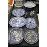 A MIXED LOT OF BLUE AND WHITE CERAMICS TO INCLUDE DAVENPORT, IRONSTONE, BURLEIGH ETC