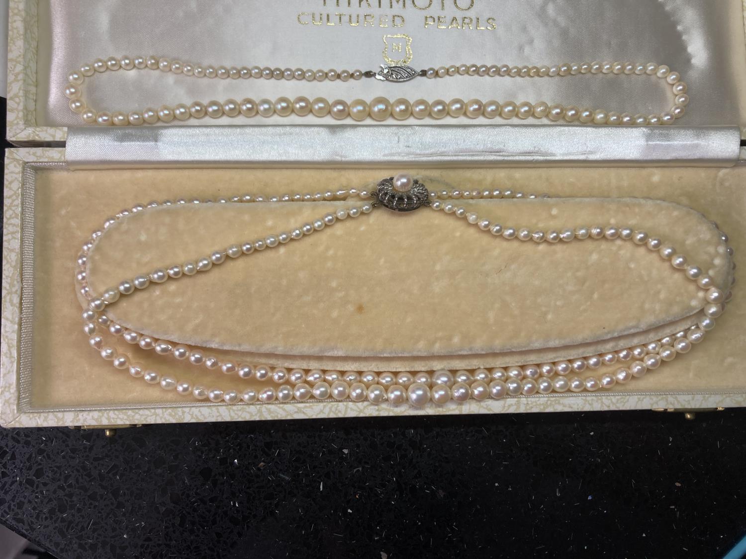 TWO SETS OF PEARLs IN A PRESENTATION BOX - Image 2 of 3