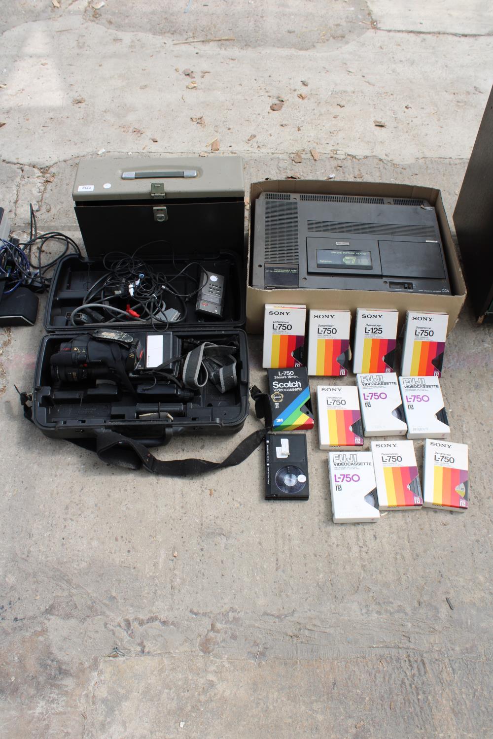 AN ASSORTMENT OF ITEMS TO INCLUDE A CAMCORDER AND A BETAMAX PLAYER ETC