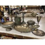 A QUANTITY OF BRASSWARE, ETC TO INCLUDE BRASS AND PEWTER CANDLESTICKS, A VASE, BOWLS, ETC