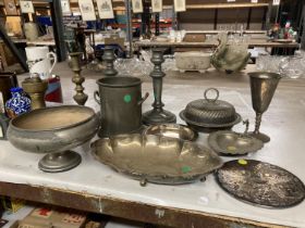 A QUANTITY OF BRASSWARE, ETC TO INCLUDE BRASS AND PEWTER CANDLESTICKS, A VASE, BOWLS, ETC