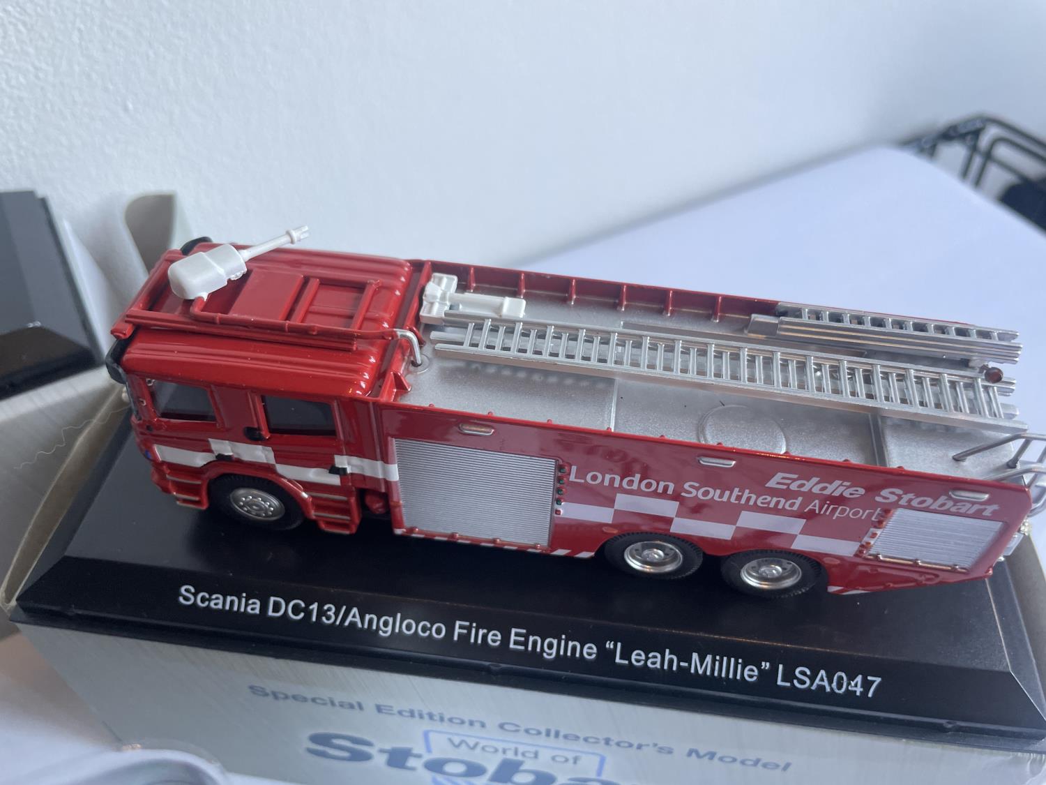 FOUR BOXED STOBART VEHICLES TO INCLUDE A UNIMOG, FIRE ENGINE AND TWO WAGONS THREE WITH COA - Image 4 of 7