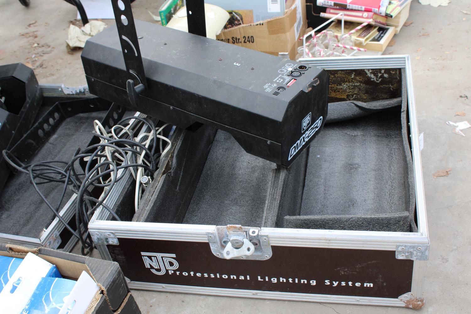 A FLIGHT CASE CONTAINING A PAIR OF NJD DMX 250 STAGE LIGHTS AND ACCESSORIES - Image 7 of 8