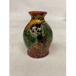 AN ANITA HARRIS HAND PAINTED AND SIGNED IN GOLD FLOWERS TRIAL VASE