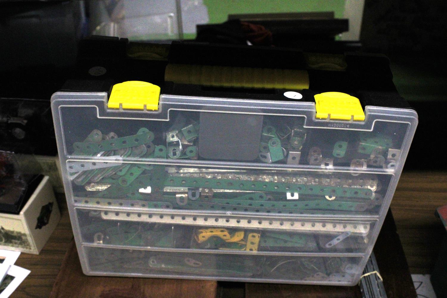 FOUR BOXES OF MECCANO - Bild 2 aus 5