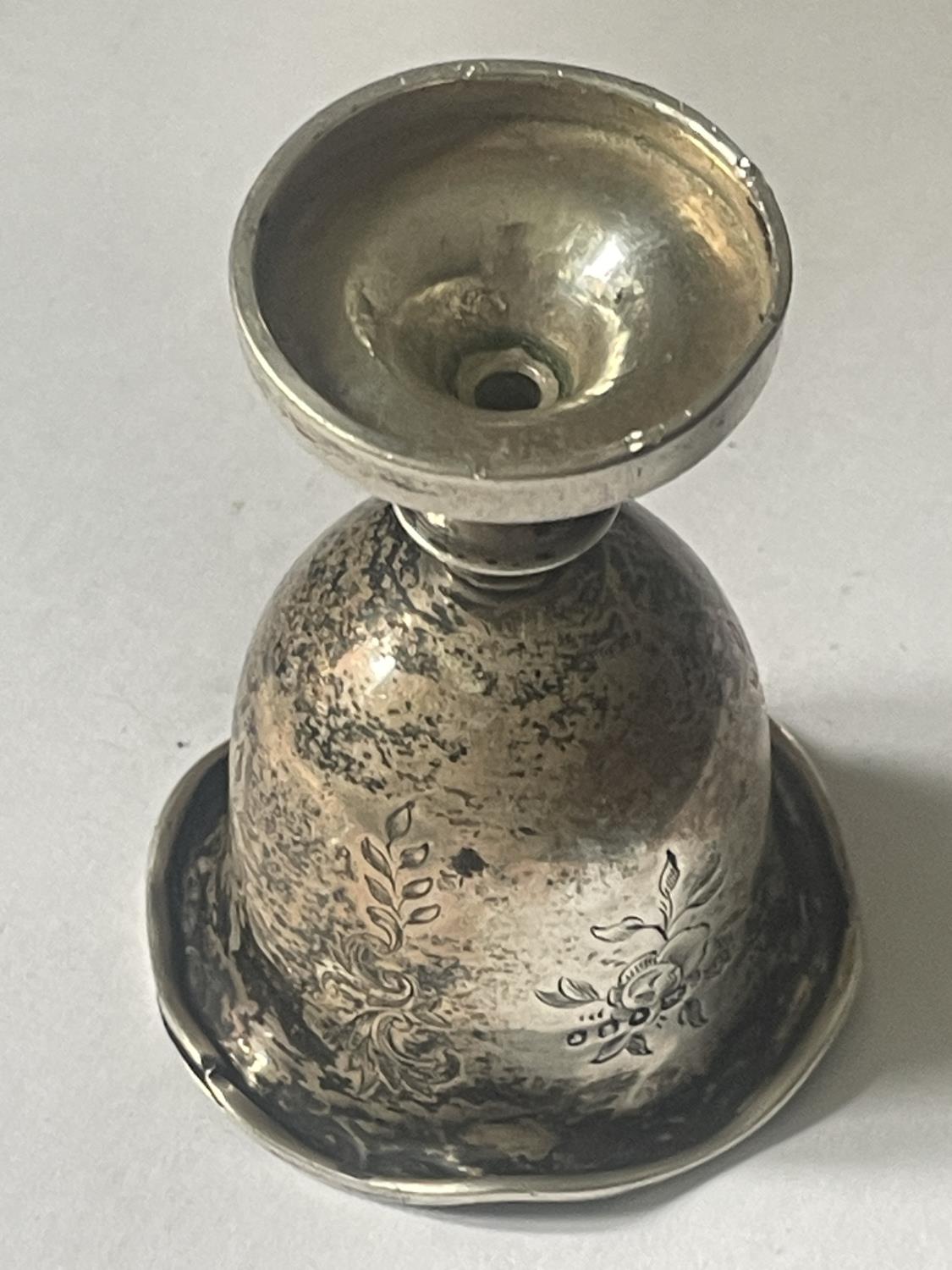 A HALLMARKED VICTORIAN SILVER EGG CUP - Image 3 of 4