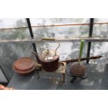 AN ASSORTMENT OF ITEMS TO INCLUDE A COPPER KETTLE, BRASS TRIVET STAND AND A COPPER BED WARMING PAN