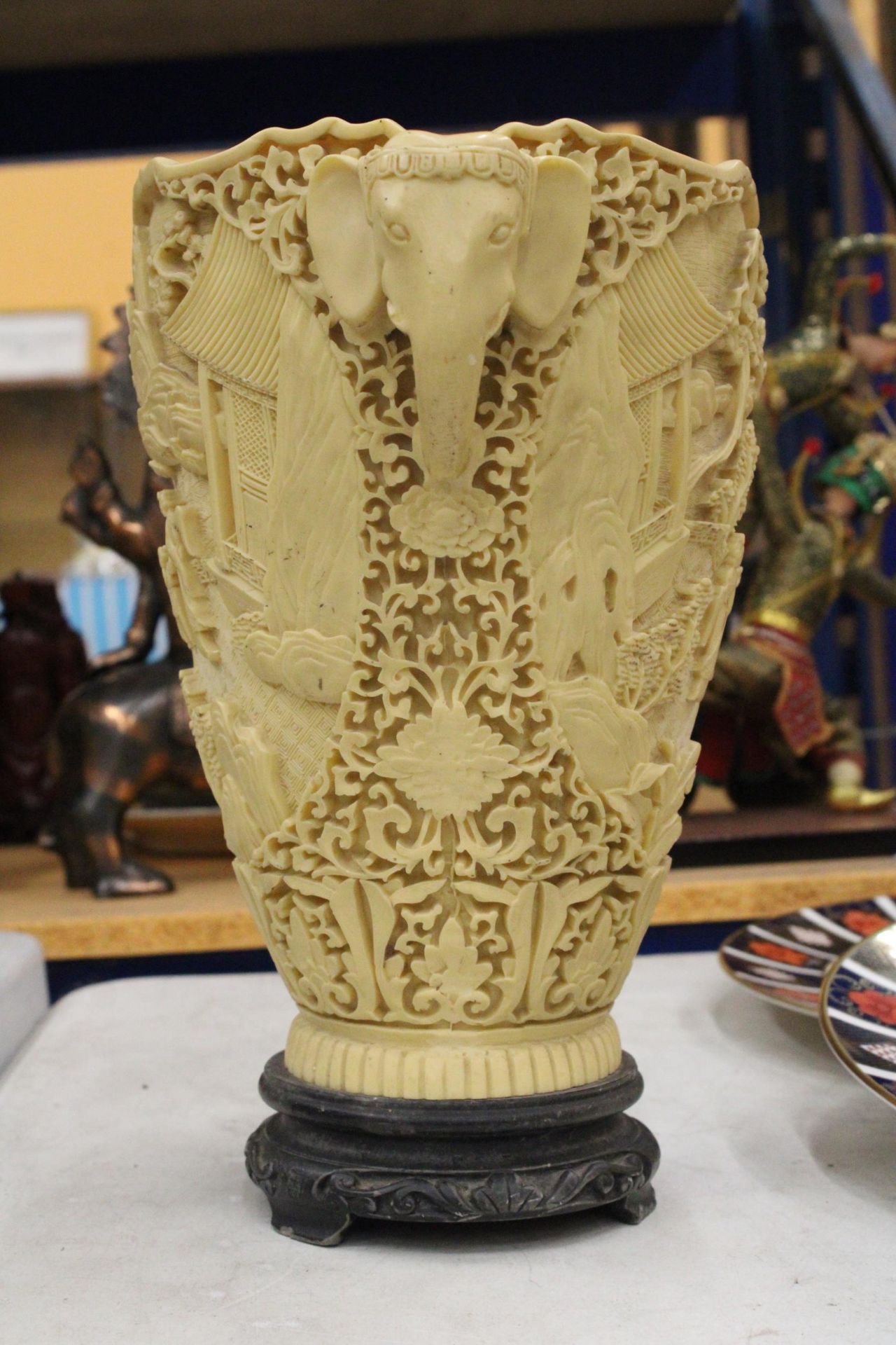 A LARGE CHINESE CARVED RESIN VASE WITH ELEPHANT HANDLES - Image 5 of 9