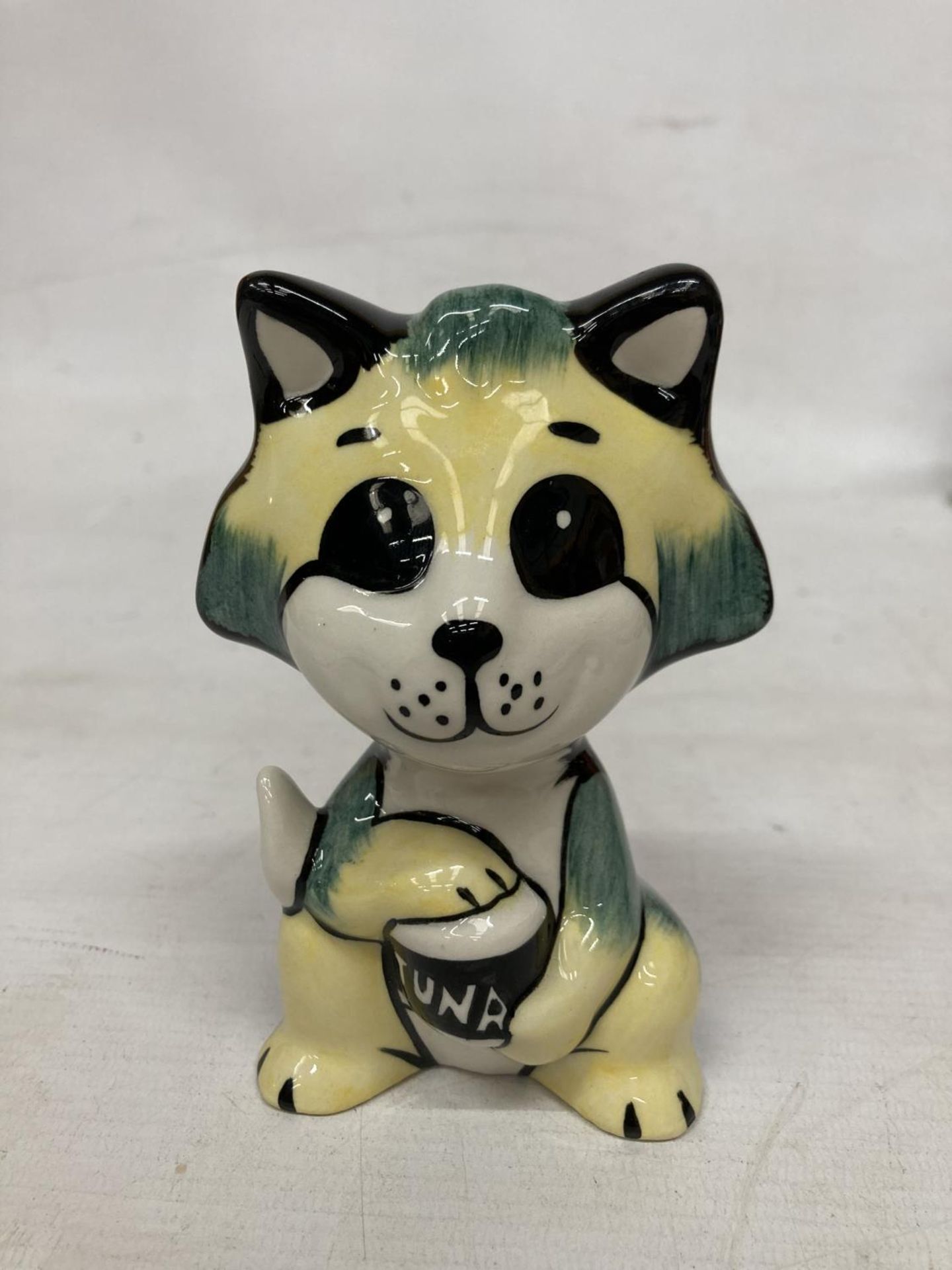 A LORNA BAILEY HAND PAINTED AND SIGNED CAT TUNA