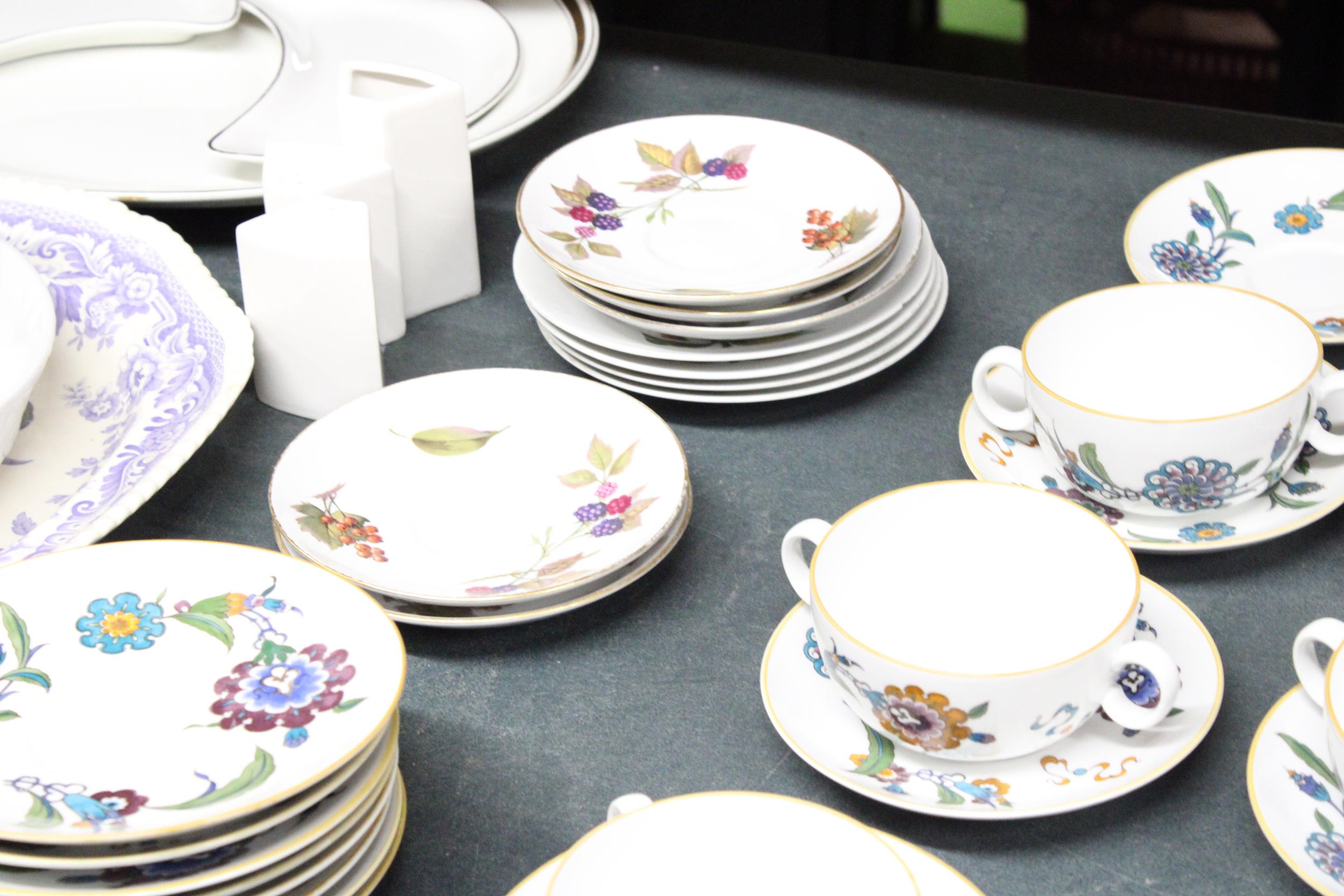 A QUANTITY OF ROYAL WORCESTER 'PALMYRA', SOUP COUPES AND SAUCERS, PLUS 'EVESHAM', SAUCERS AND SIDE - Image 5 of 5