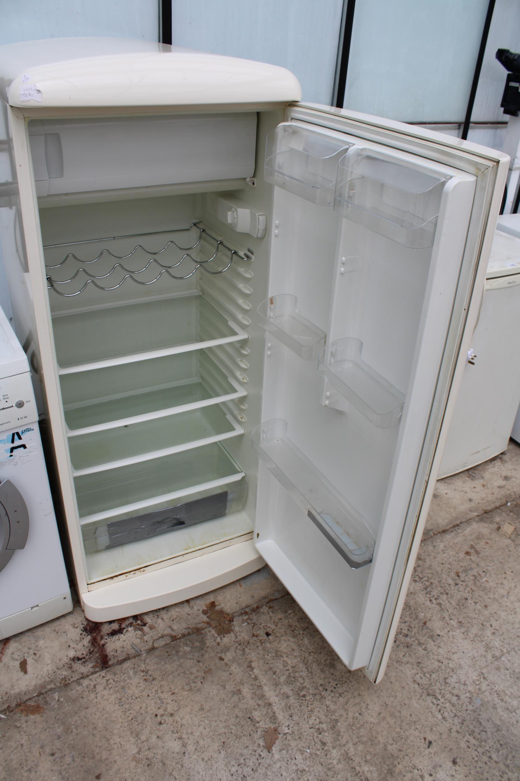 A RETRO STYLE CREAM FRIDGIDAIRE UPRIGHT FRIDGE - Image 2 of 4