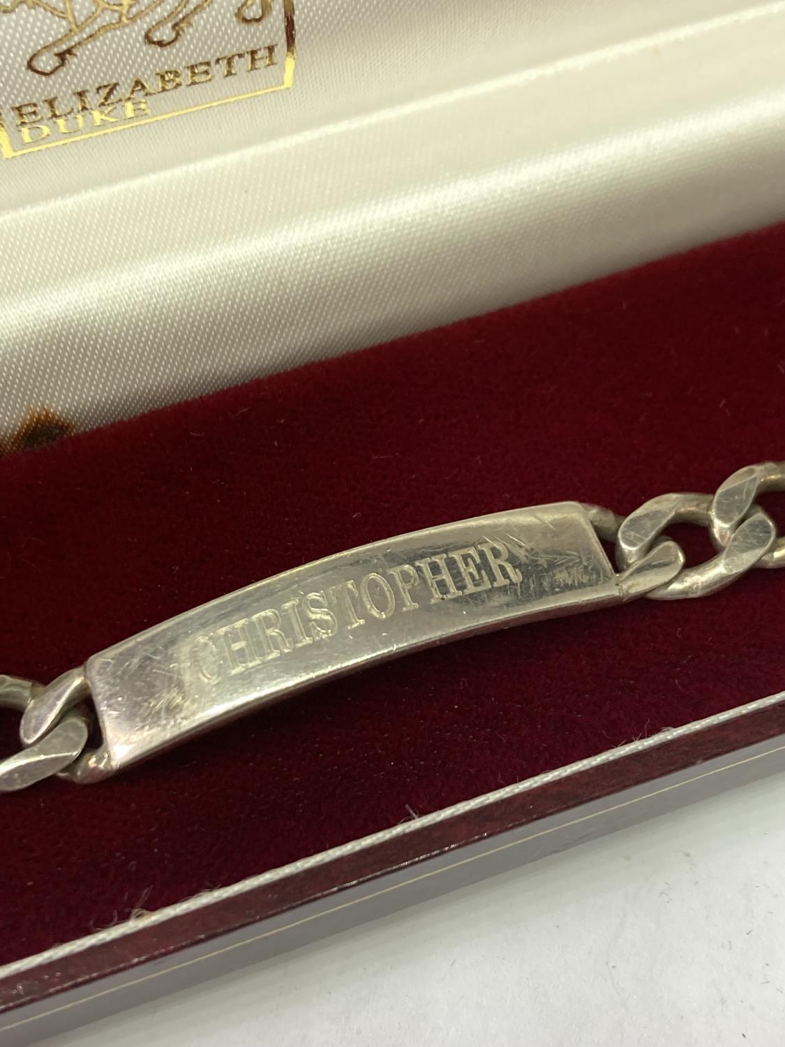 A HEAVY SILVER ID BRACELET IN A PRESENTATION BOX - Image 2 of 3