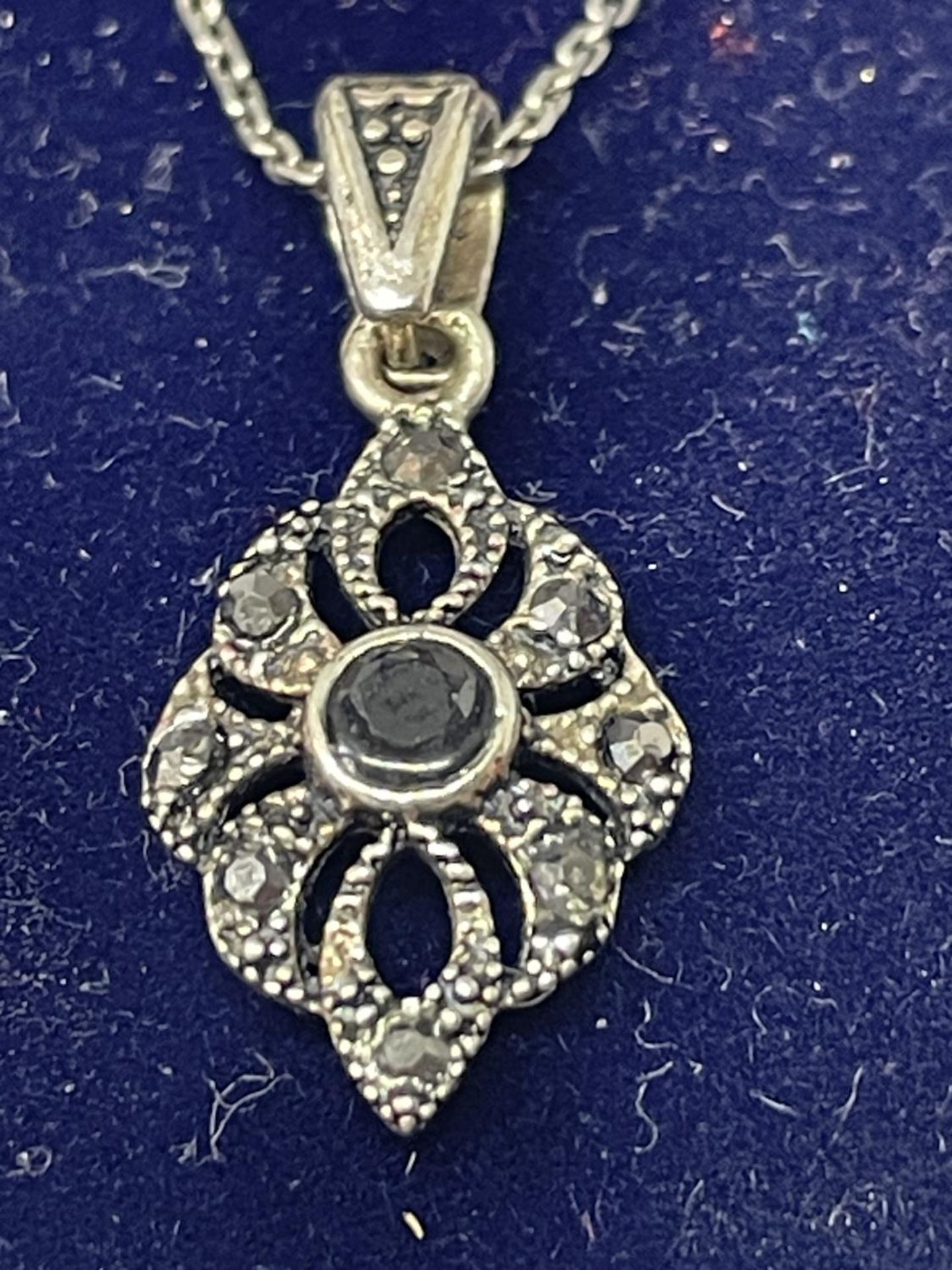 A SILVER NECKLACE WITH MARCASITE PENDANT IN A PRESENTATION BOX - Image 3 of 3