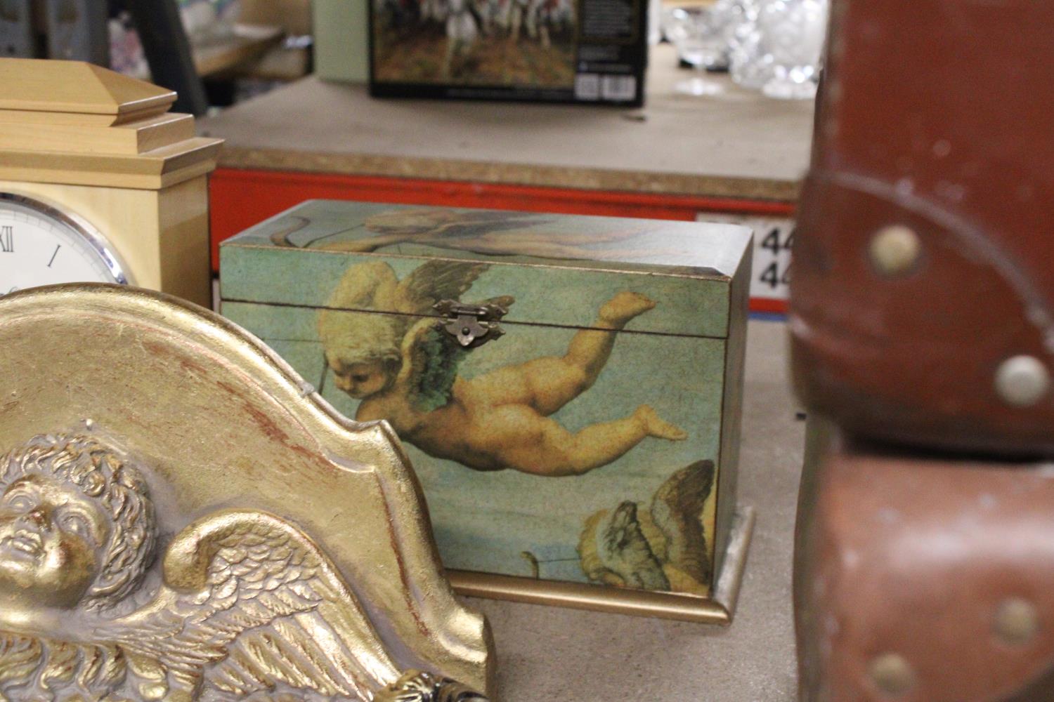 A COLLECTION OF INTERIOR DESIGN PIECES TO INCLUDE, A CHERUB GILT SHELF AND WALL HANGINGS, MANTLE - Image 6 of 7