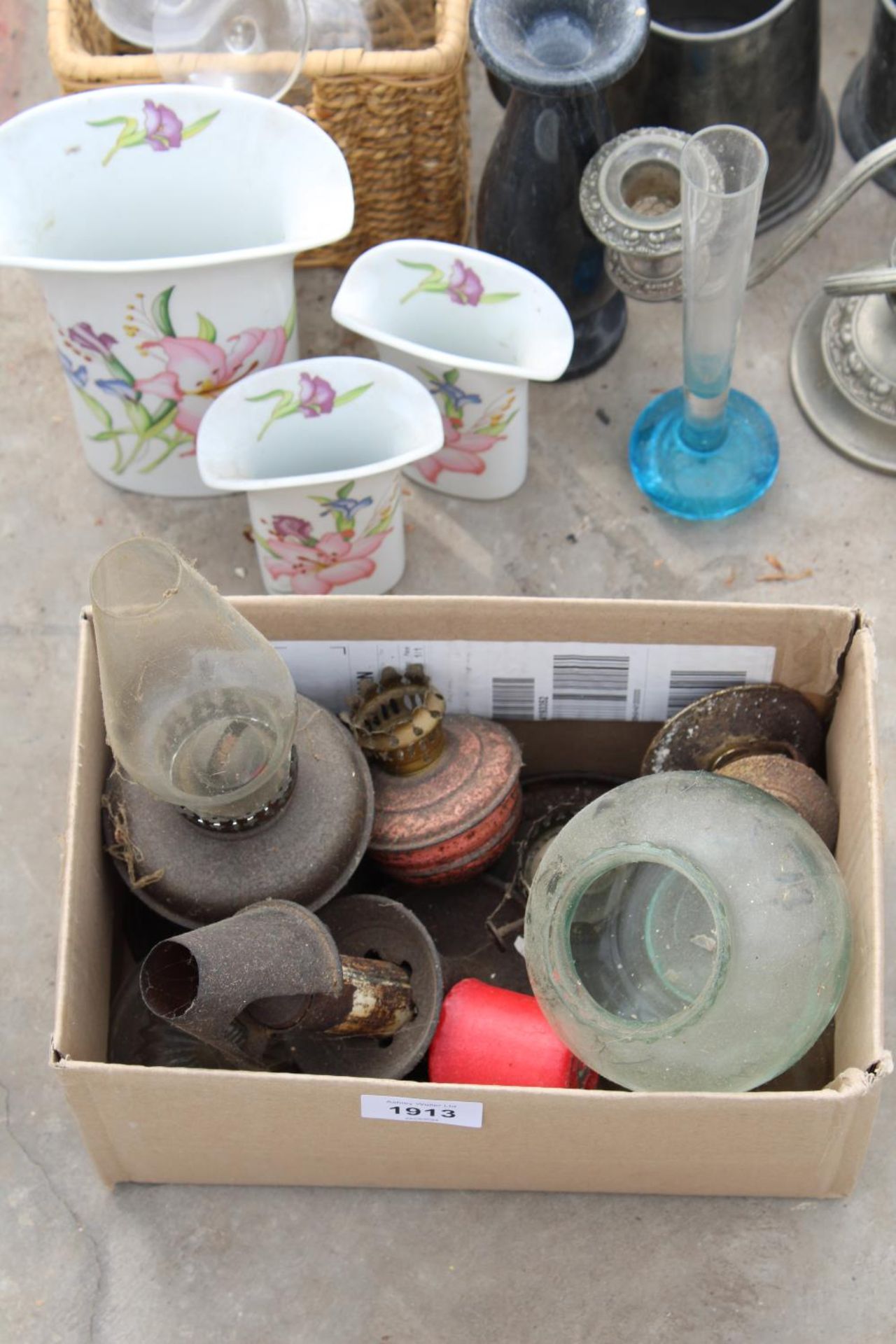 AN ASSORTMENT OF ITEMS TO INCLUDE PARAFIN LAMPS, CERAMIC VASES AND CANDLEHOLDERS ETC - Image 2 of 2