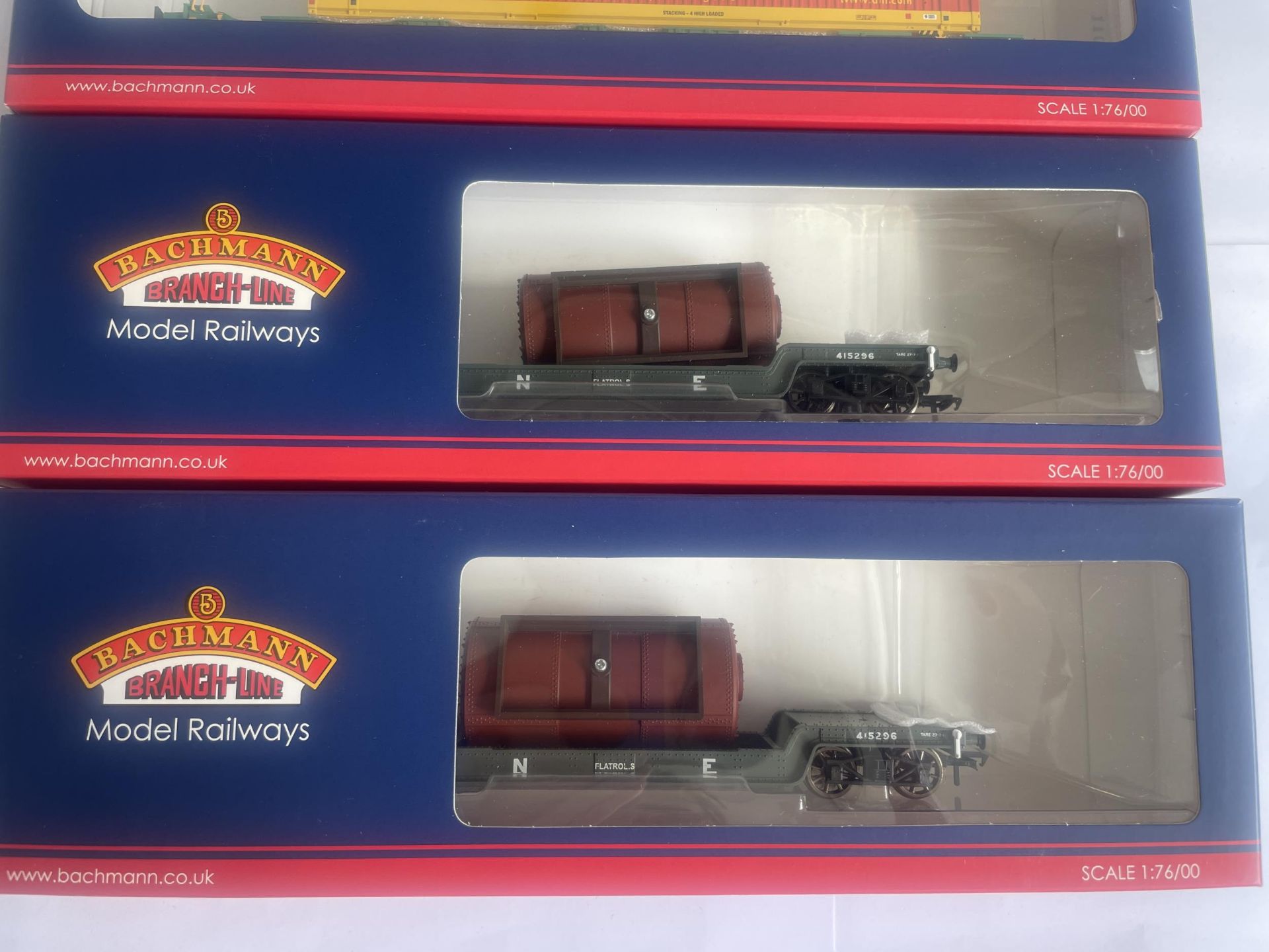FOUR BOXED BACHMANN 00 GAUGE FREIGHT CARRIAGES - Image 3 of 4