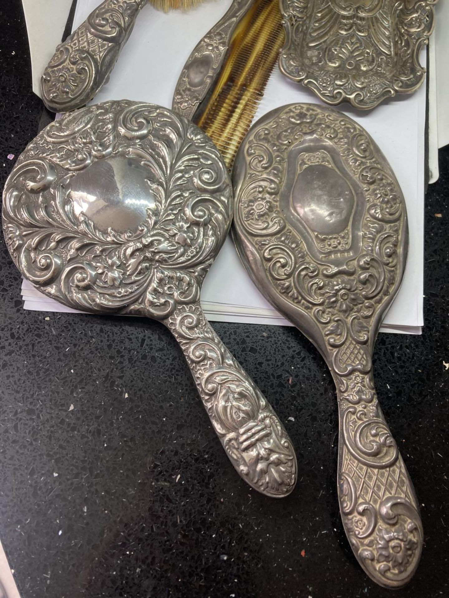 FIVE PIECES OF HALLMARKED BIRMINGHAM SILVER TO INCLUDE A BRUSH, TWO MIRRORS, A COMB AND A TRAY - Image 4 of 4
