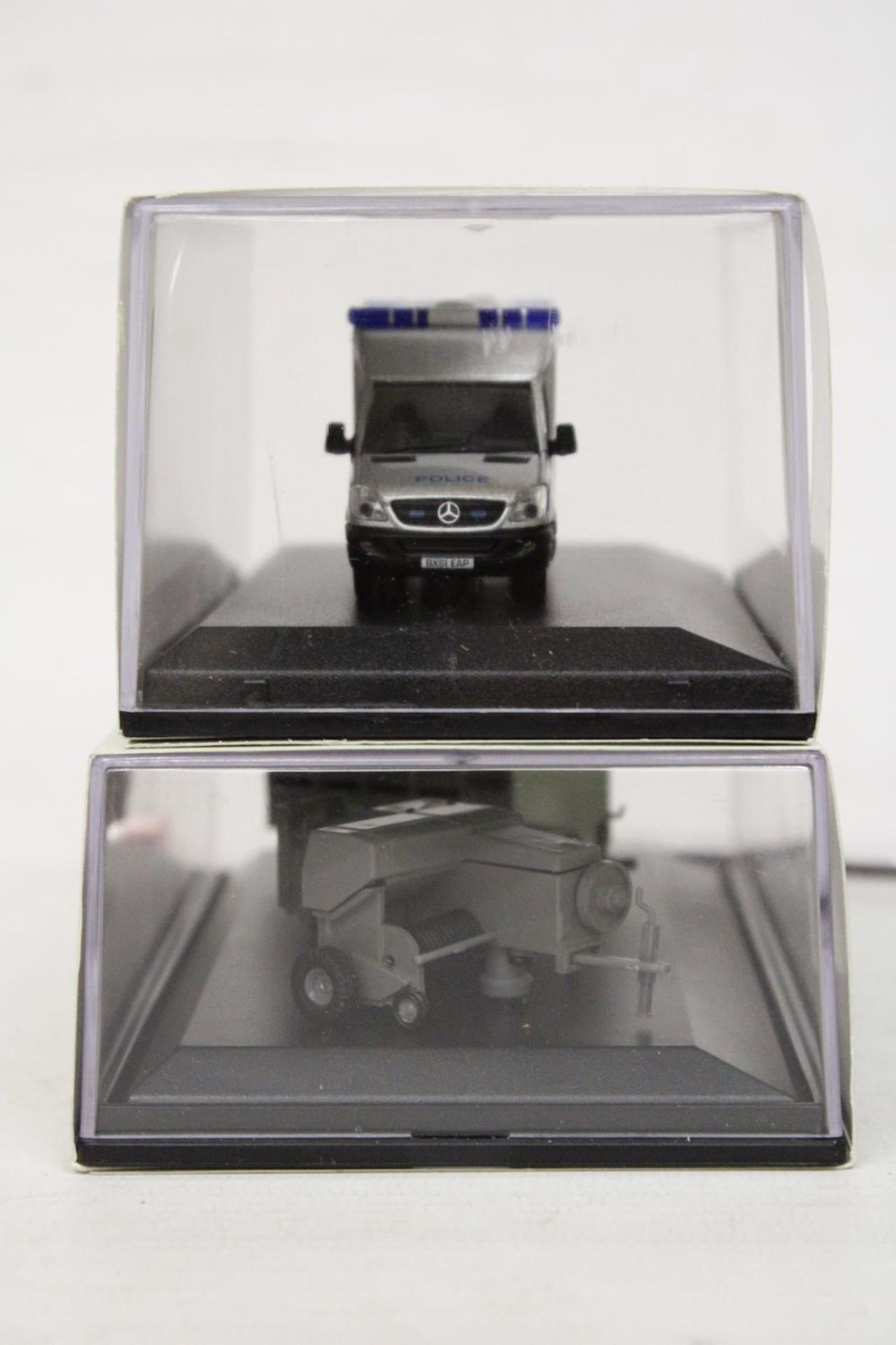 FOUR AS NEW AND BOXED OXFORD COMMERCIAL VEHICLE SETS - Image 5 of 5