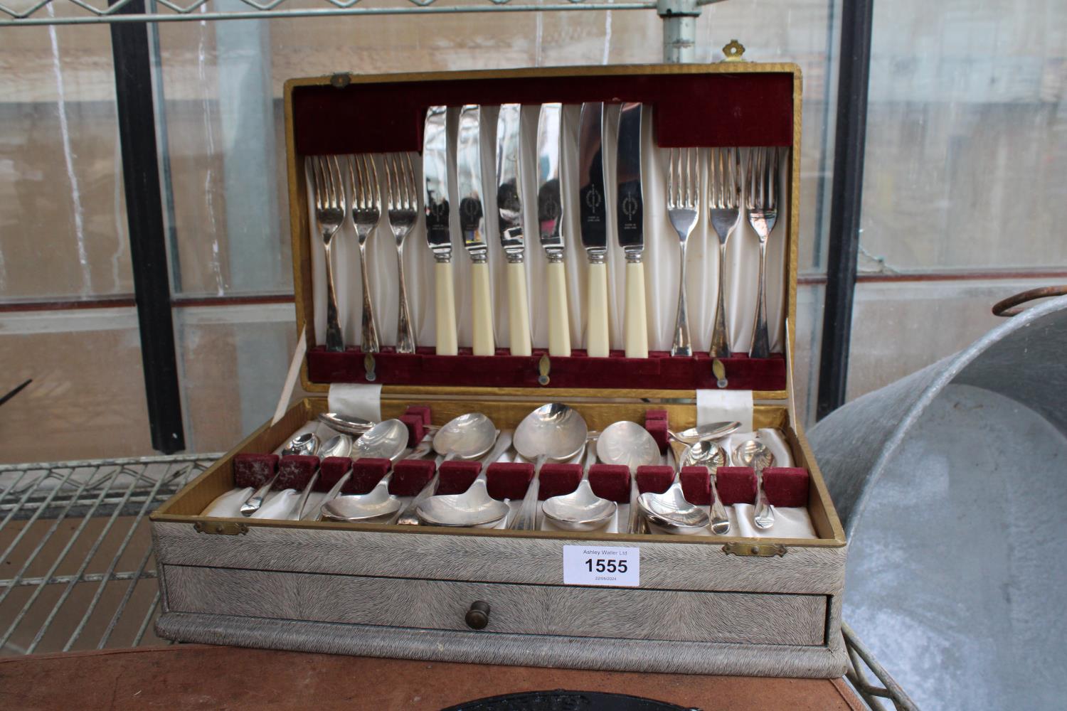 A CASED VINERS BELIEVED COMPLETE CANTEEN OF CUTLERY