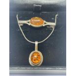 A SILVER AND AMBER NECKLACE AND BROOCH IN A PRESENTATION BOX