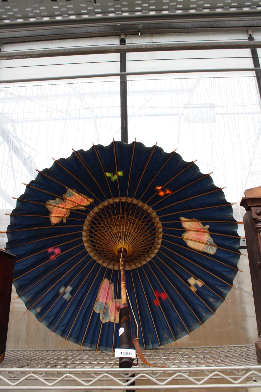 A VINTAGE ORIENTAL PARASOL - Image 2 of 2