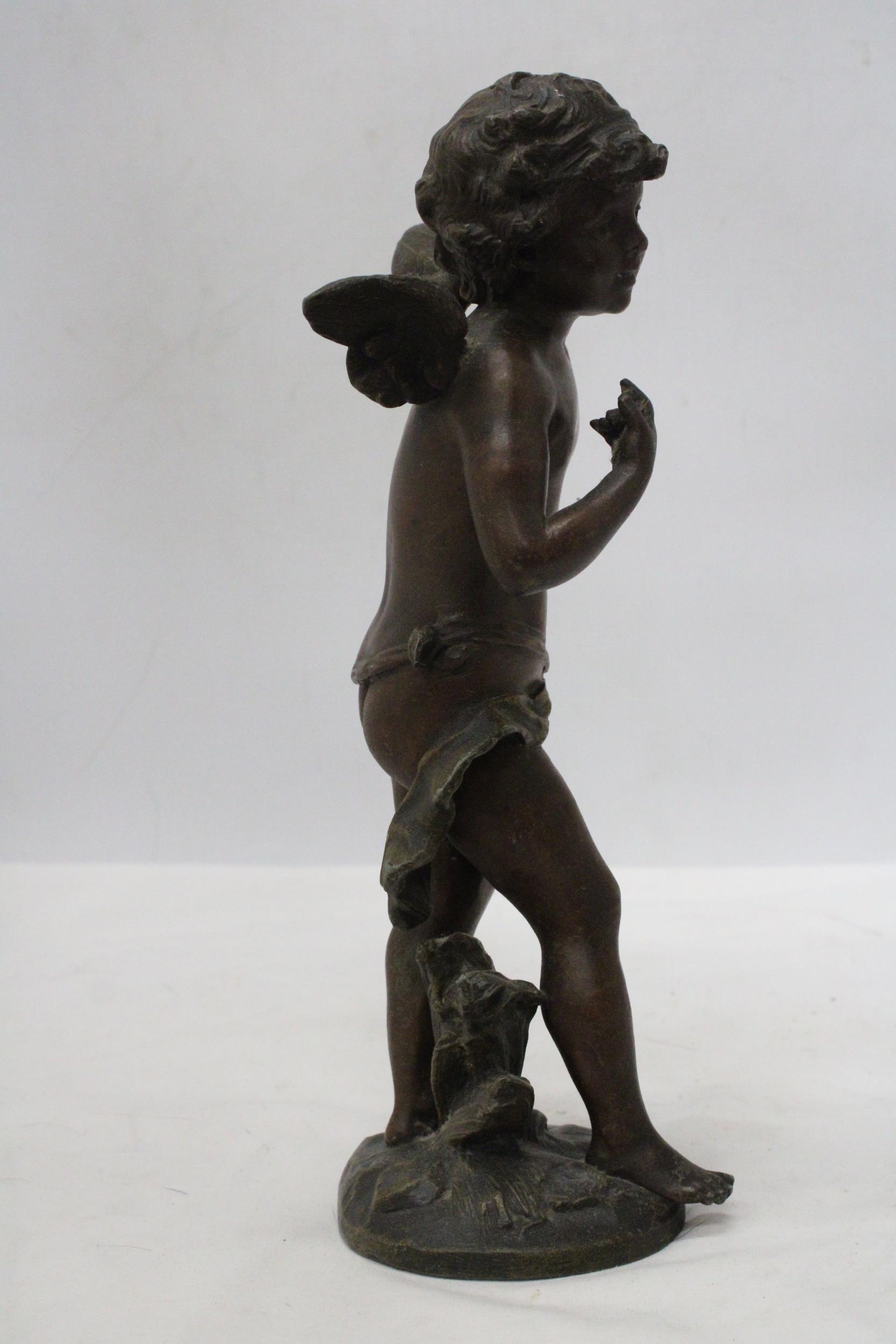 A BRONZE SCULPTURE OF A CHERUB SIGNED TO THE BASE - Image 5 of 6