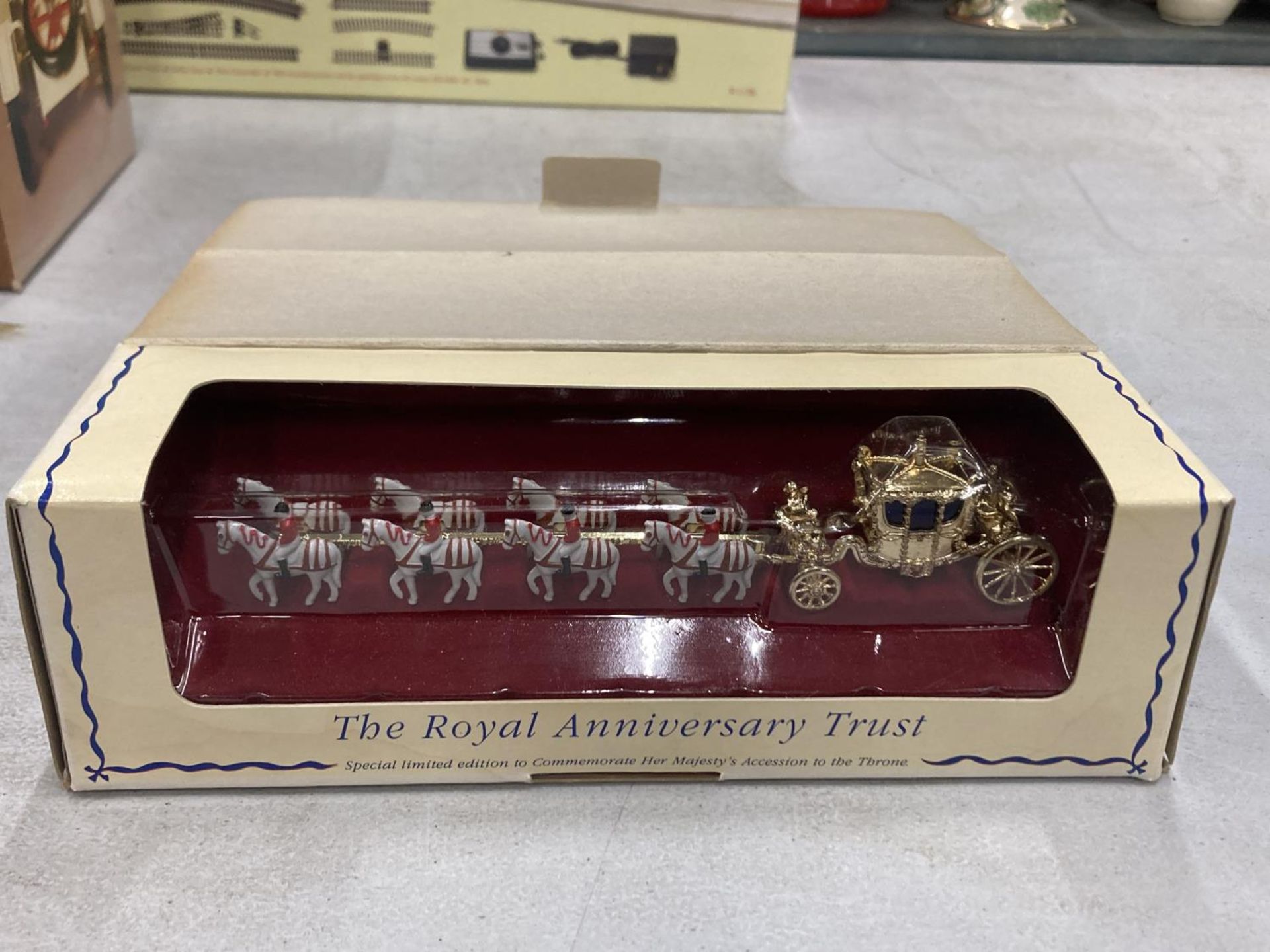 AN ASSORTMENT OF BOXED MODELS TO INCLUDE A MATCHBOX HER MAJESTY'S GOLD STATE COACH, A MATCHBOX - Image 3 of 6