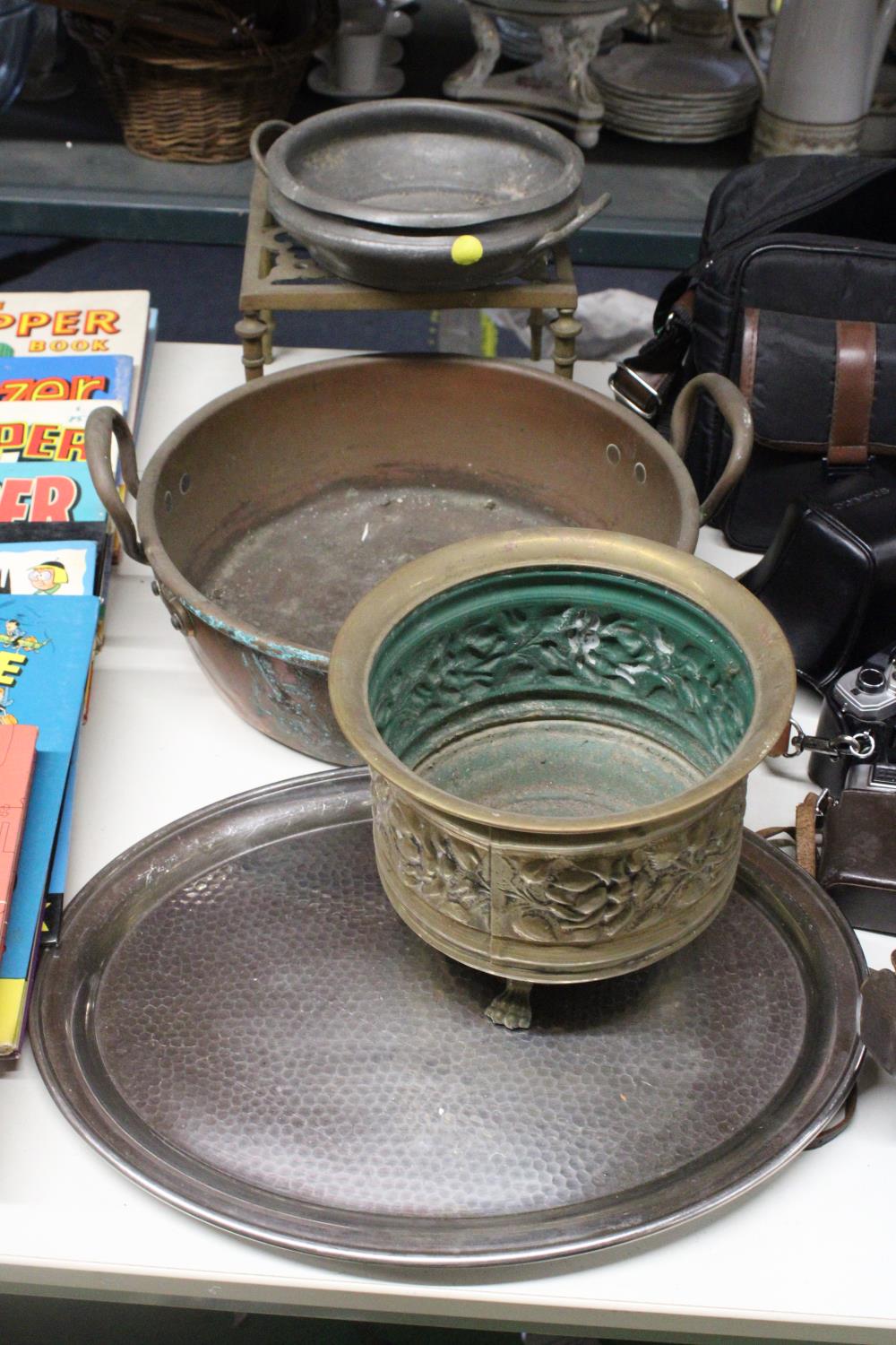 A LARGE VINTAGE COPPER BOWL WITH A BRASS TRIVET AND PLANTER PLUS PEWTER BOWL AND SILVER PLATED TRAY