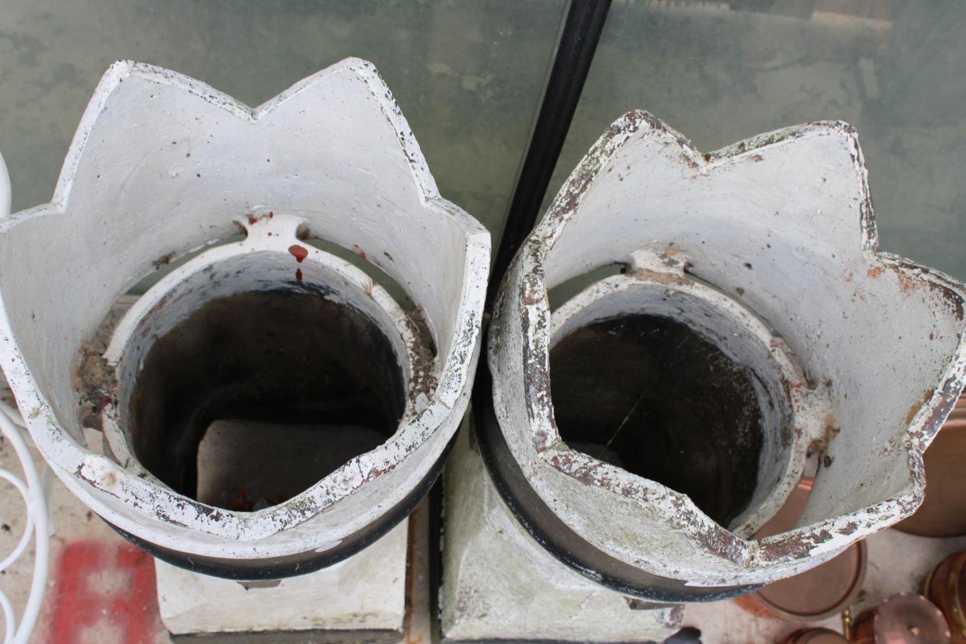 A PAIR OF BLACK AND WHITE PAINTED KINGS CHIMNEY POTS - Image 3 of 3