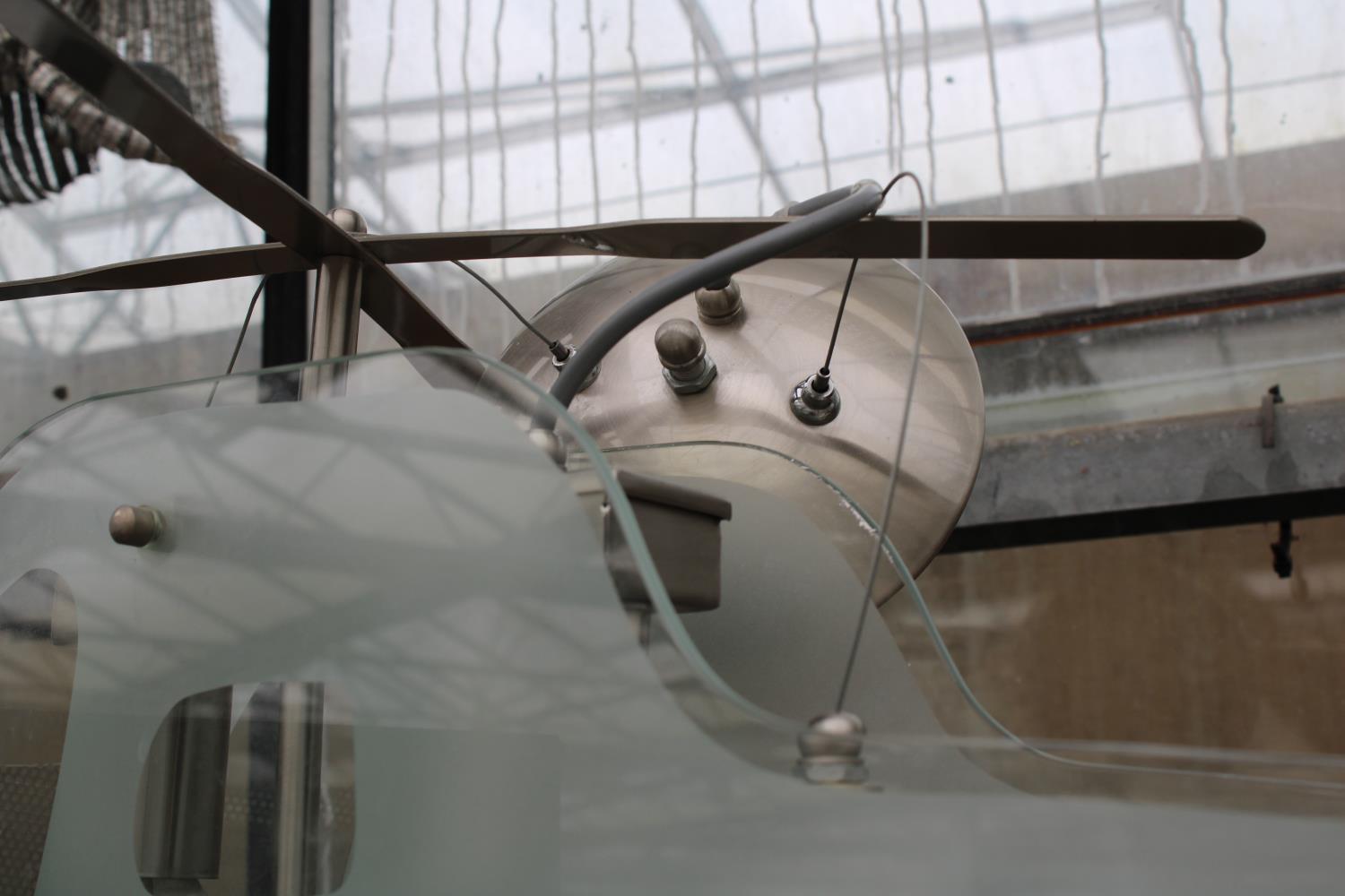 A GLASS CEILING LIGHT IN THE FORM OF A HELICOPTER - Image 4 of 4