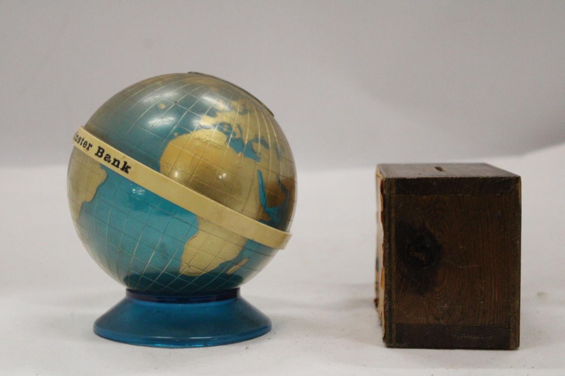 TWO MONEY BOXES TO INCLUDE A VINTAGE PINECHURCH OF ENGLAND AND A NAT WEST GLOBE - Image 4 of 5