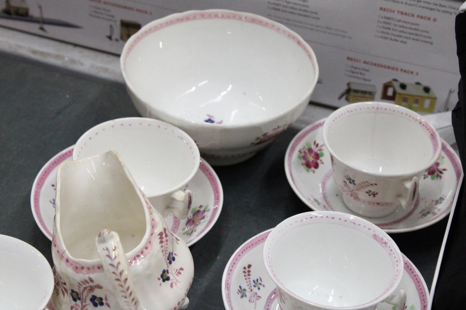 A FLORAL PART TEASET TO INCLUDE CUPS, SAUCERS, LARGE SUGAR BOWL PLUS JUG - Image 5 of 5