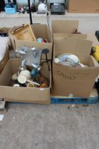 AN ASSORTMENT OF HOUSEHOLD CLEARANCE ITEMS