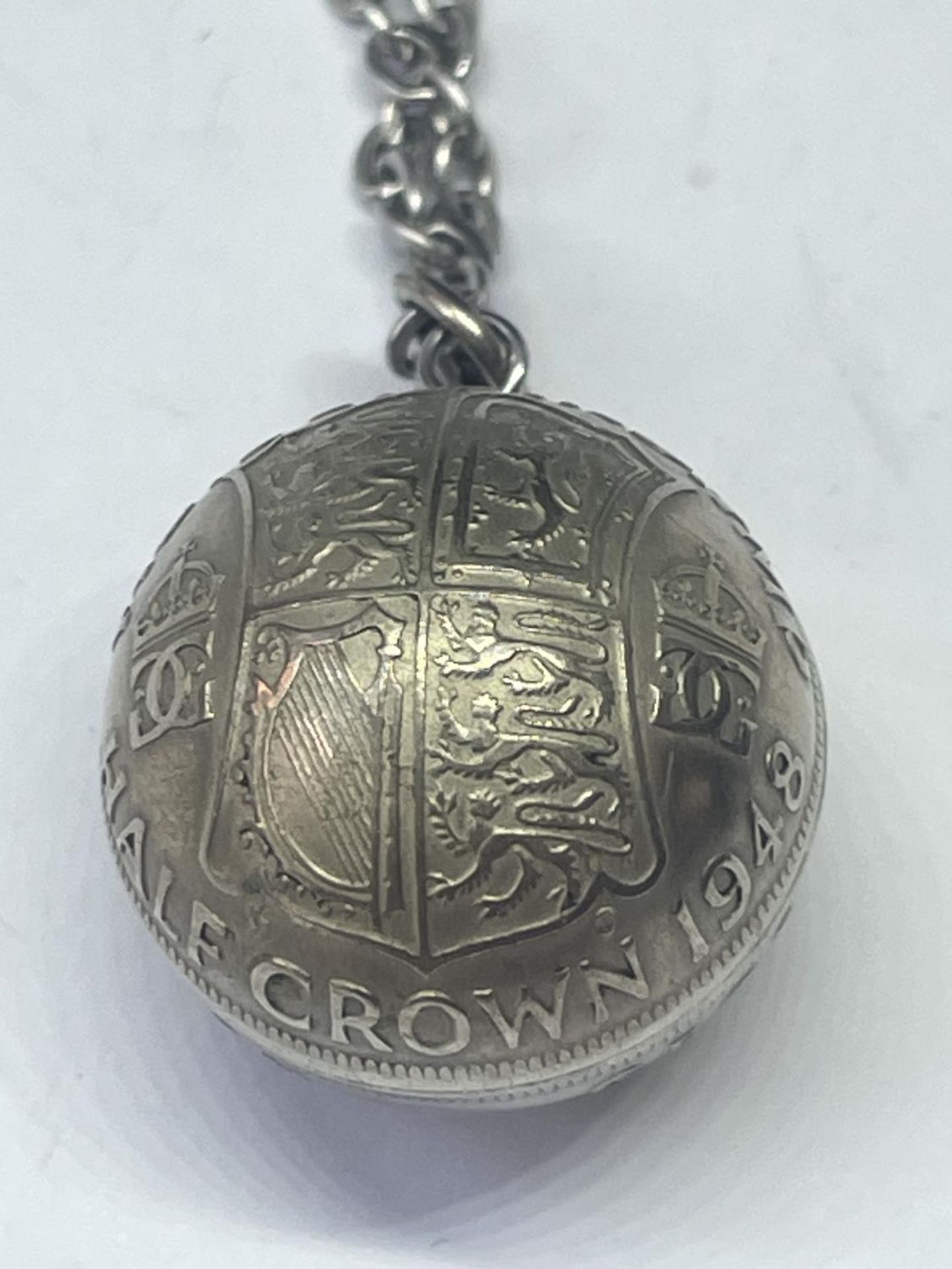 A SILVER NECKLACE AND A HALF CROWN BALL PENDANT - Image 3 of 4