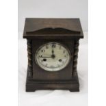 A VINTAGE OAK CASED MANTLE CLOCK