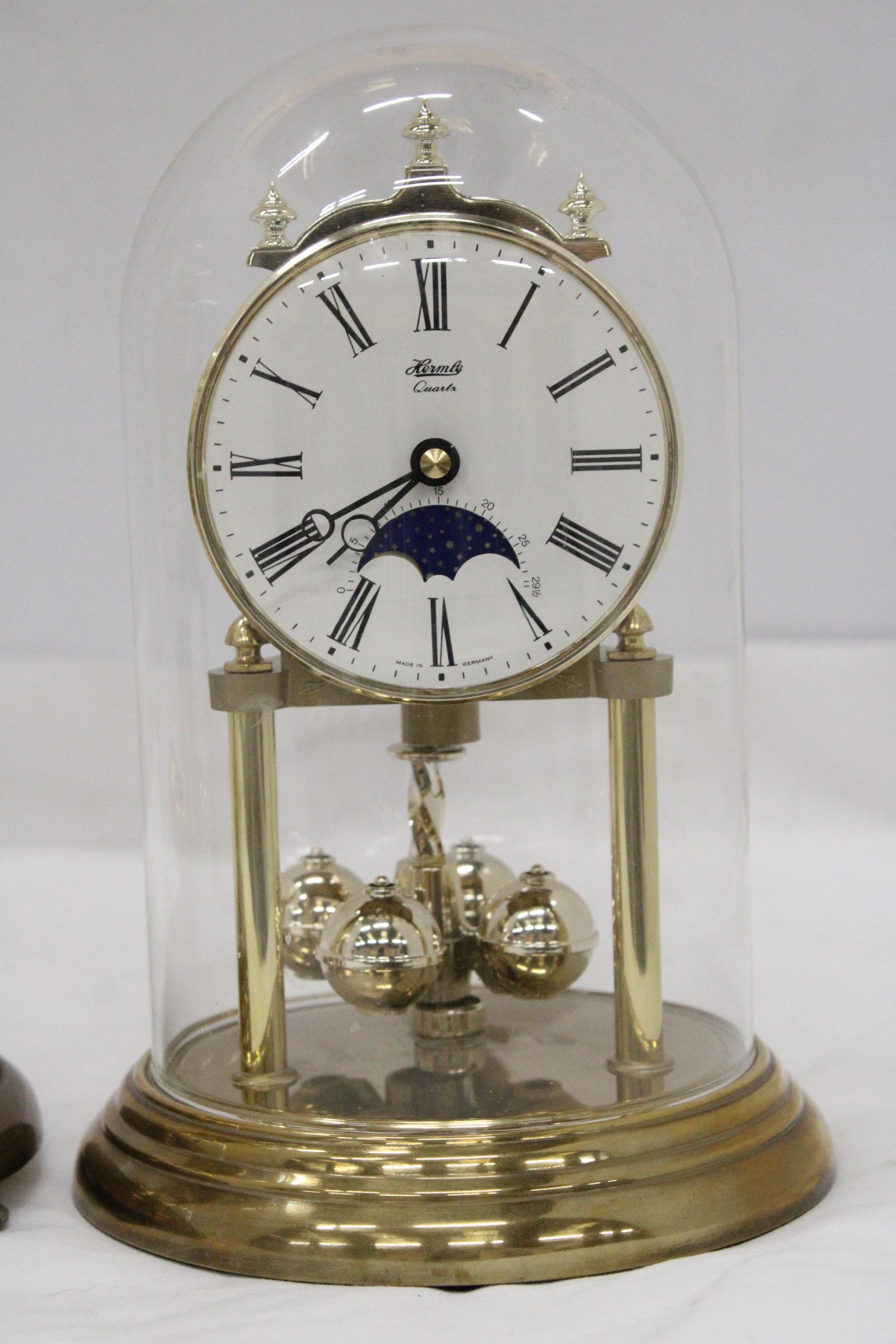 TWO BRASS ANNIVERSARY CLOCKS WITH GLASS DOMES - Image 2 of 6