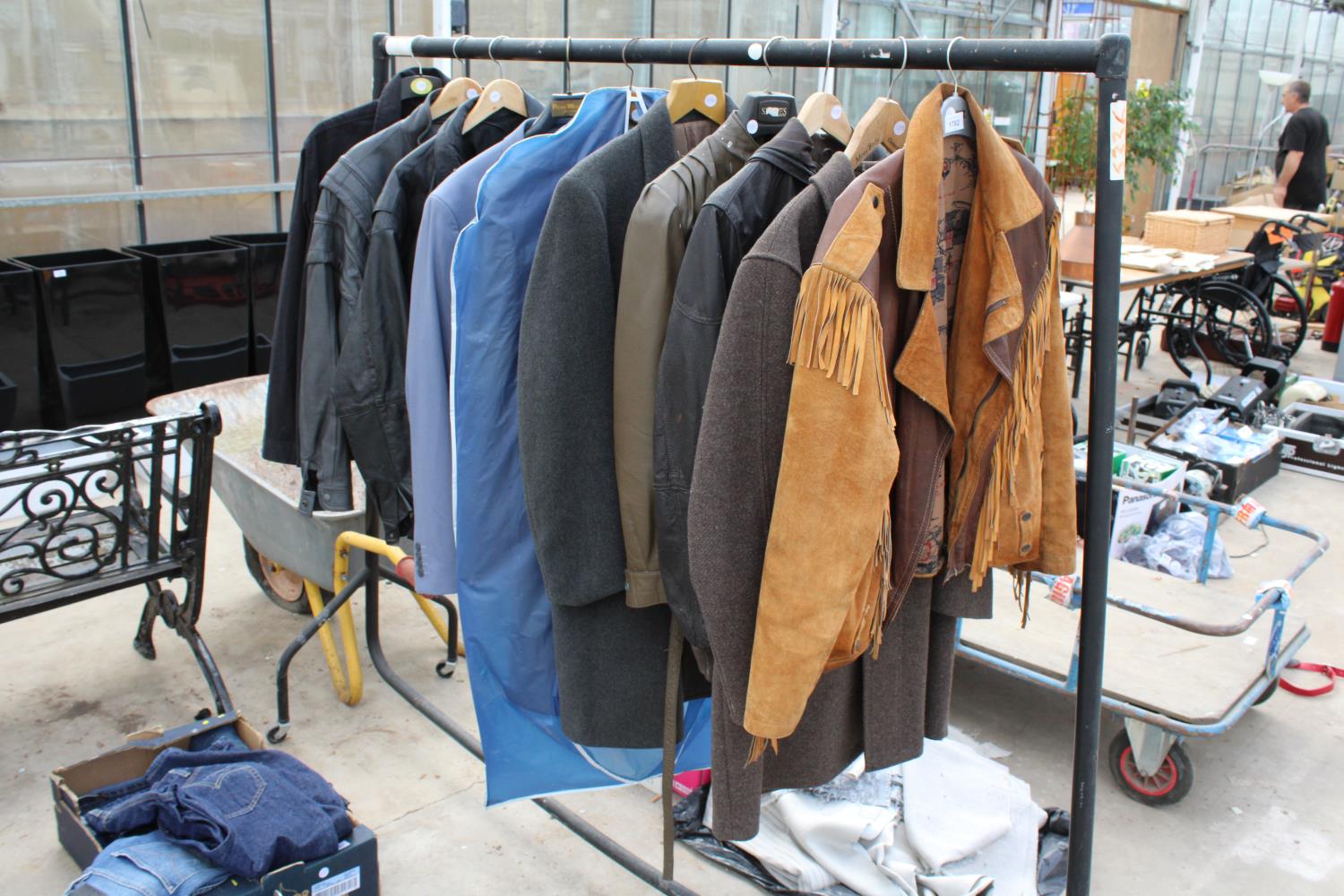A LARGE ASSORTMENT OF MENS JACKETS TO INCLUDE LEATHER JACKETS AND OVERCOATS ETC
