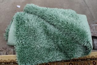 A BELIEVED AS NEW MADE IN INDIA GREEN SHAGGY RUG (201CM x201CM)