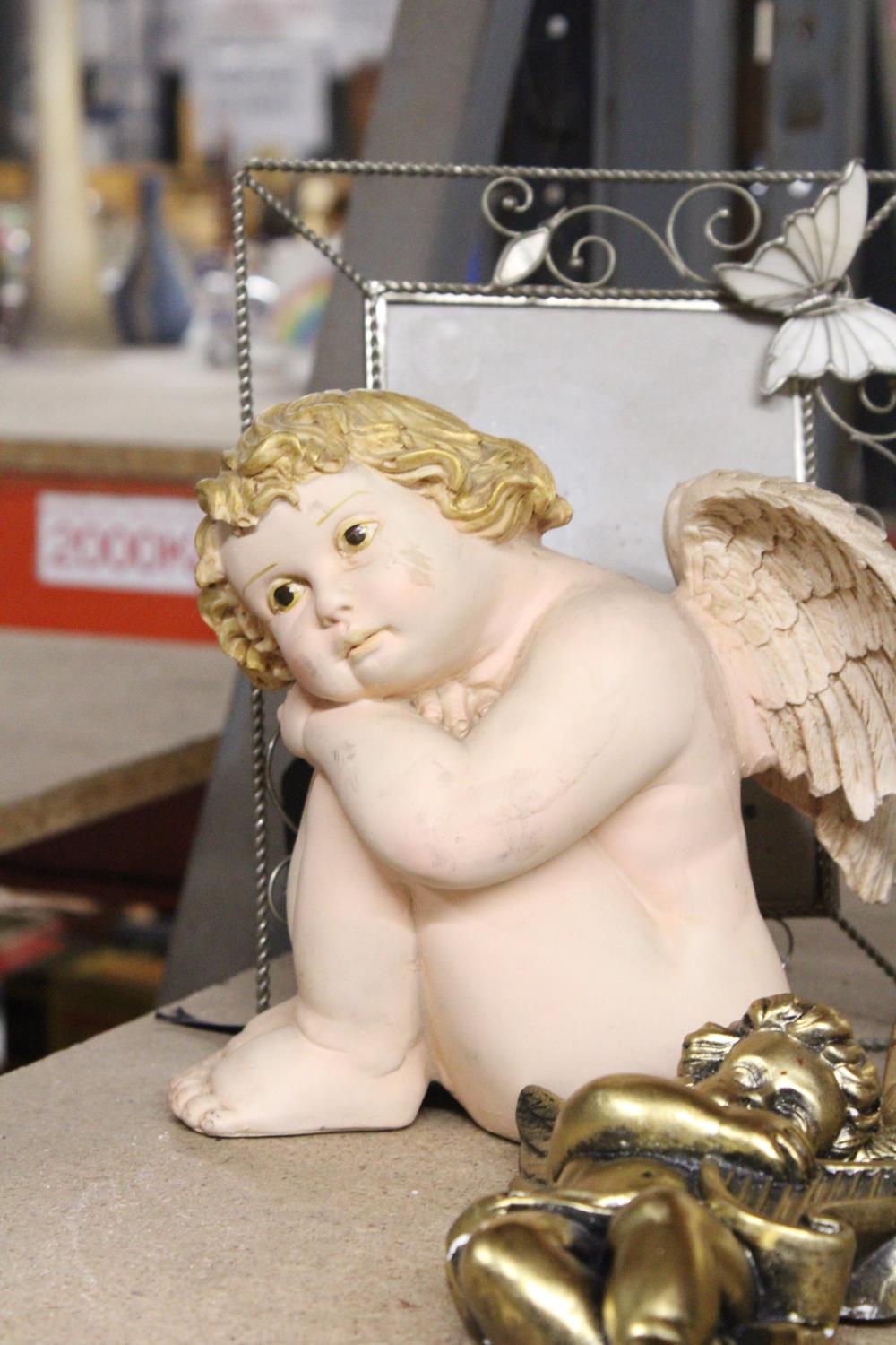 A COLLECTION OF INTERIOR DESIGN PIECES TO INCLUDE, A CHERUB GILT SHELF AND WALL HANGINGS, MANTLE - Image 2 of 7