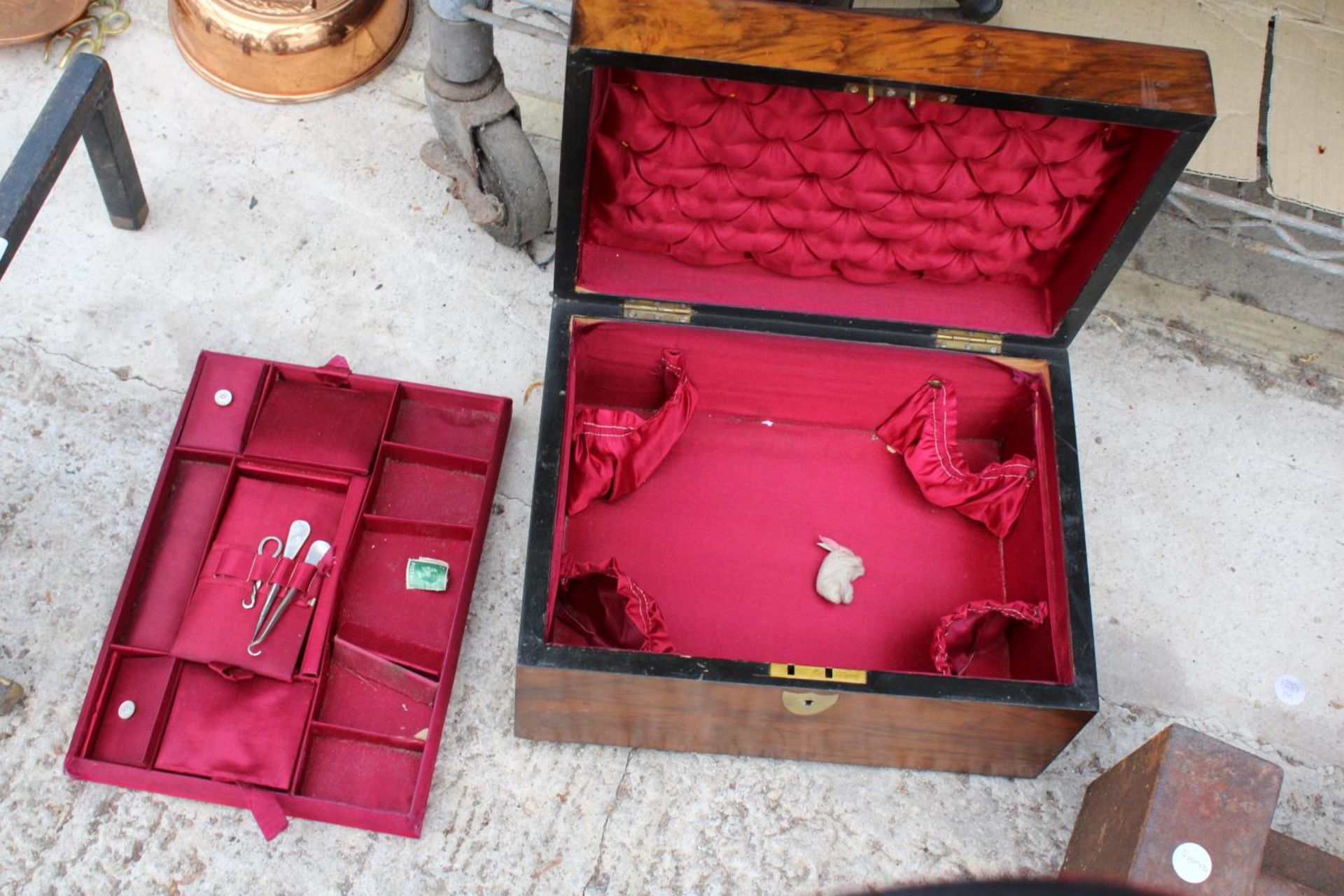 A VINTAGE WALNUT SEWING BOX WITH SILK INTERIOR AND INDIVIDUAL COMPARTMENTS - Image 4 of 5