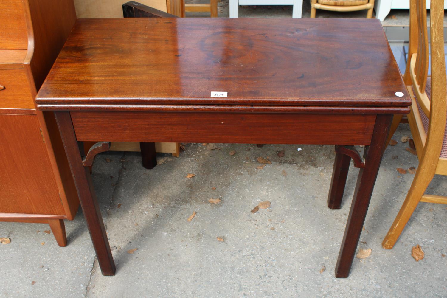 A GEORGIAN MAHOGANY FOLD-OVER TEA TABLE WITH SINGLE DRAWER, 35" WIDE