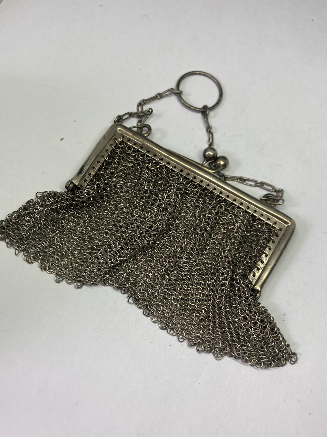 A VICTORIAN SILVER PURSE - Image 3 of 3