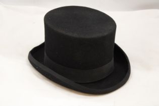 A 'VIZ-UK' TOP HAT, SIZE MEDIUM