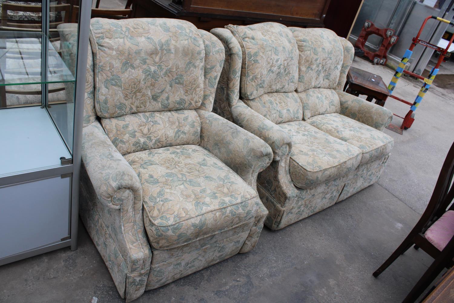 A MODERN G.PLAN TWO SEATER SETTEE AND A MATCHING RECLINER - Image 2 of 6