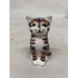 A ROYAL CROWN DERBY SITTING CAT (FIRSTS)
