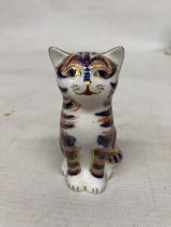 A ROYAL CROWN DERBY SITTING CAT (FIRSTS)