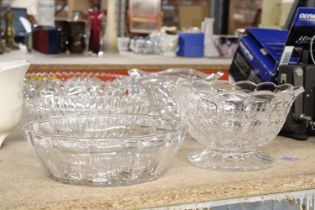 FIVE VINTAGE GLASS BOWLS AND A CAKE PLATE