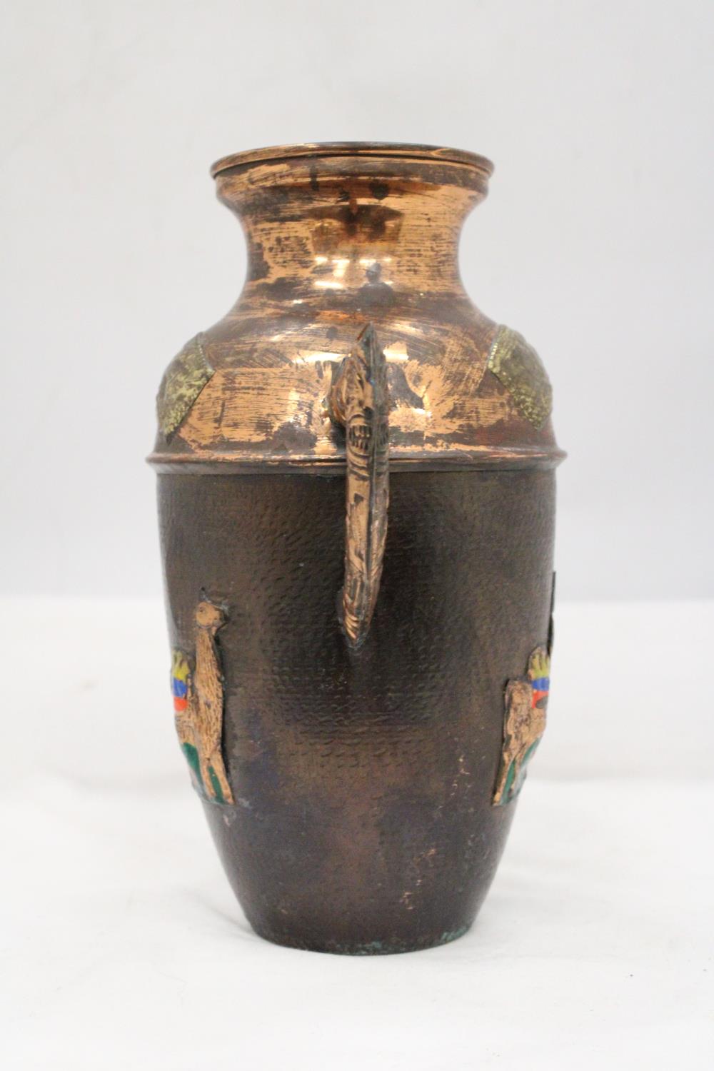 A VINTAGE COLOMBIAN MAYAN DECORATED COPPER VASE - Image 4 of 5